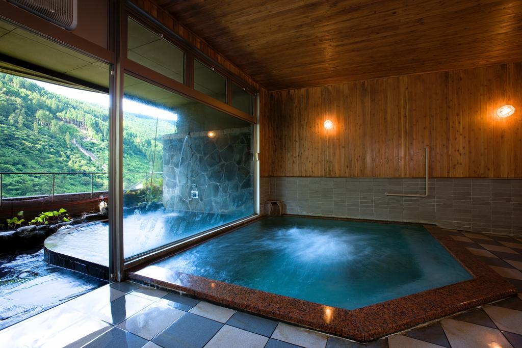 Shinshiyo Hotell Hita Exteriör bild