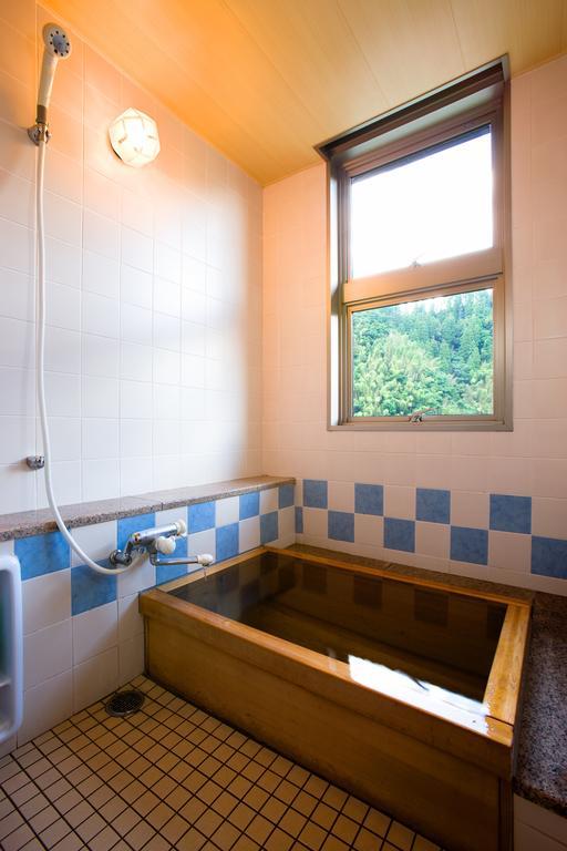 Shinshiyo Hotell Hita Exteriör bild
