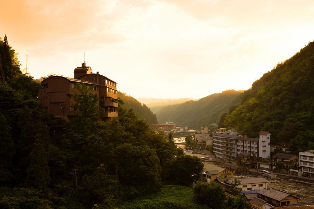 Shinshiyo Hotell Hita Exteriör bild