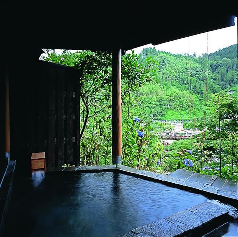 Shinshiyo Hotell Hita Exteriör bild